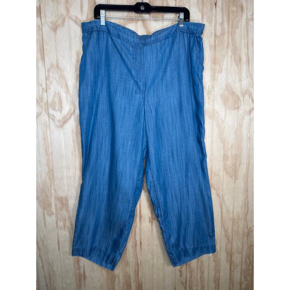 Chico's Chambray Pull-On Crop Pants Stretch Back Waist Front Pockets Flowy - Picture 3 of 9